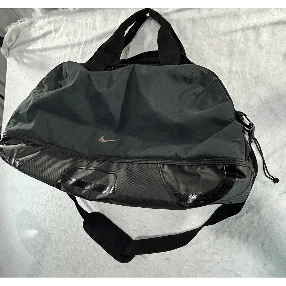 Nike Brasilia Green Training Duffel Bag Gym Travel Padded Shoulder Strap 24 Inch